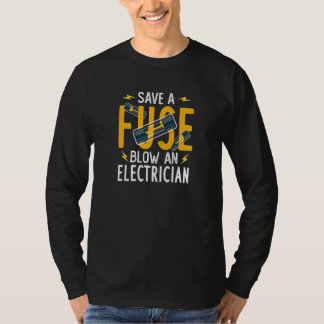 Camiseta Save A Fuse Blow An Electrician