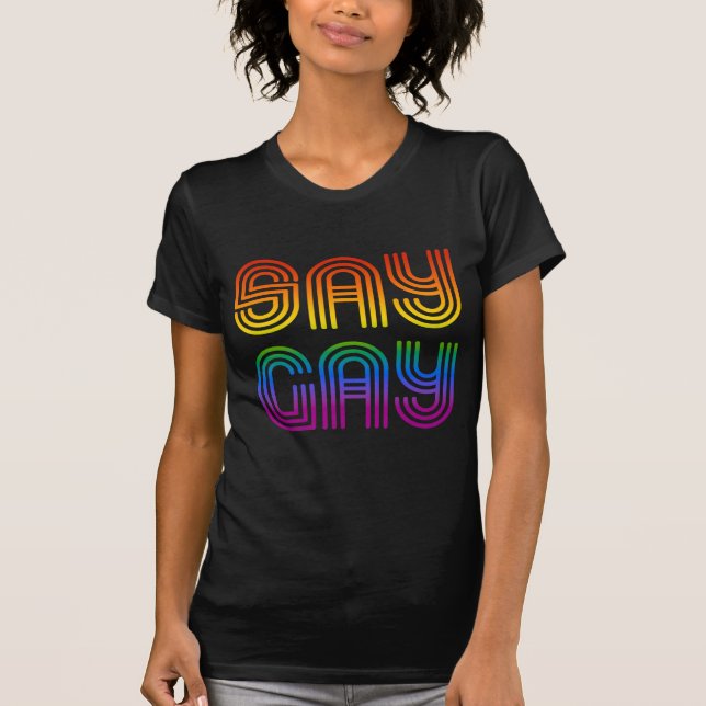 Camiseta Say Gay Retro Rainbow (Anverso)