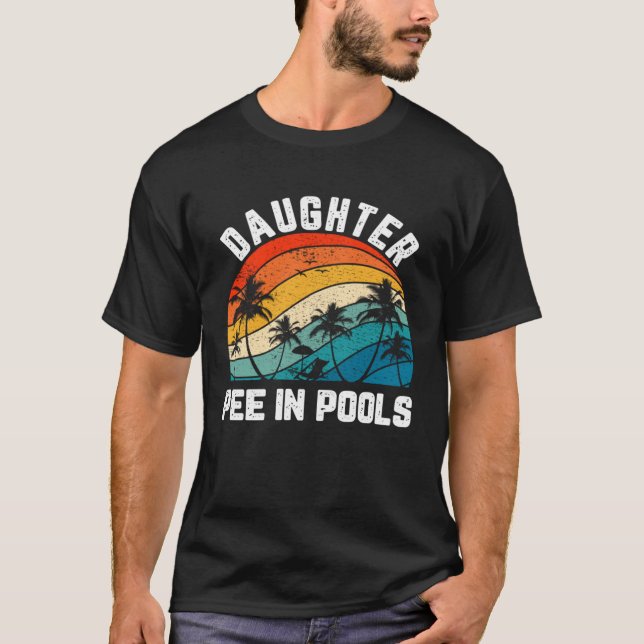 Camiseta Sayings Jokes Sarcastic Retro Daughter Pee In Pool (Anverso)