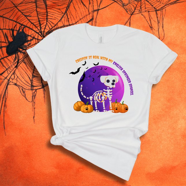 Camiseta Scary English Springer Spaniel Halloween T-Shirt (Spooky Halloween t-shirt with a dog skeleton, full moon, pumpkins, bats, and your favorite dog breed)