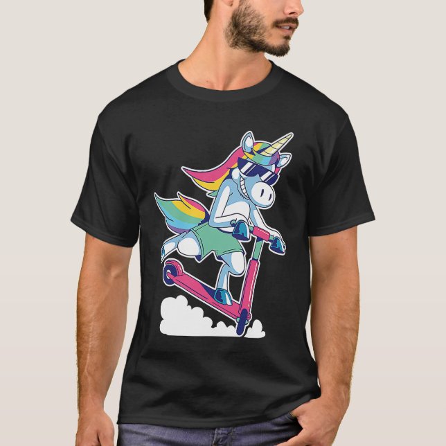 Camiseta Scooter Montando la criatura mítica Unicornio Pega (Anverso)