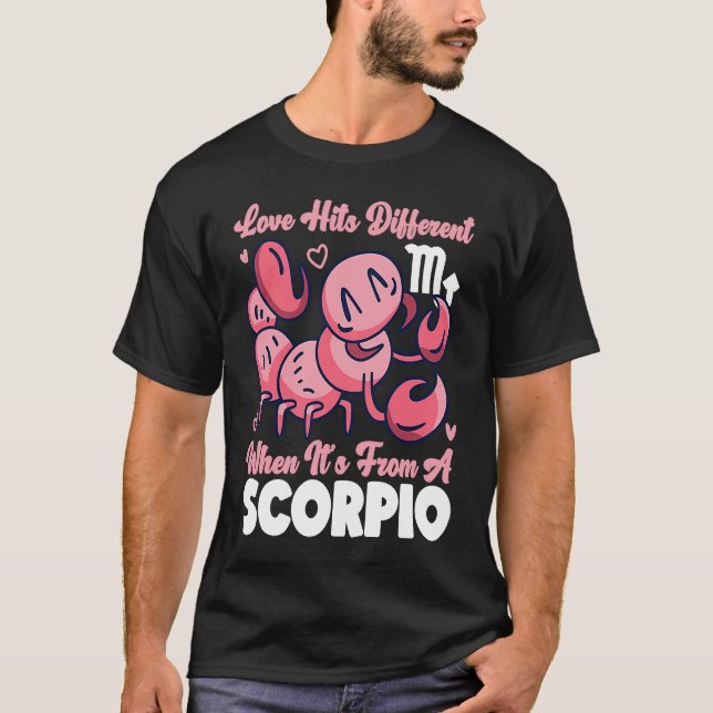 Camiseta Scorpio Zodiac Love Hits Different When It's From  (Anverso)