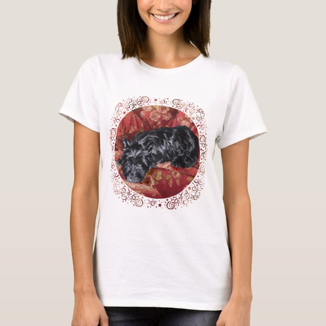 Camiseta Scottie en una Gran Silla Roja (Anverso)