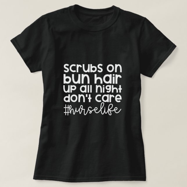 Camiseta Scrubs On - Vida de Enfermera (Diseño del anverso)