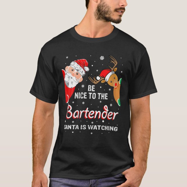 Camiseta Sé Agradable Con El Bartender Santa Está Viendo (Anverso)