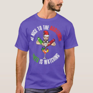 Camiseta Sé Agradable Con El Bartender Santa Está Viendo 