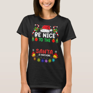 Camiseta Sé Agradable Con El Be Nice Santa Está Viendo Navi