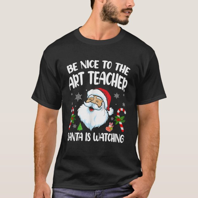 Camiseta Sé Agradable Con El Profesor De Arte Santa Está Vi (Anverso)