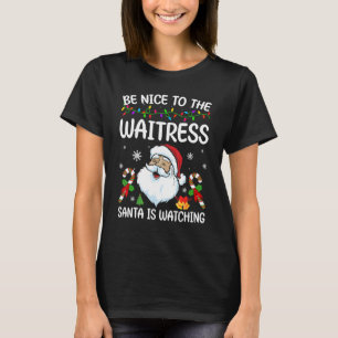 Camiseta Sé Agradable Con La Camarera Que Santa Está Viendo