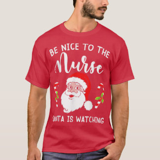Camiseta Sé Agradable Con La Enfermera Santa Está Viendo Na