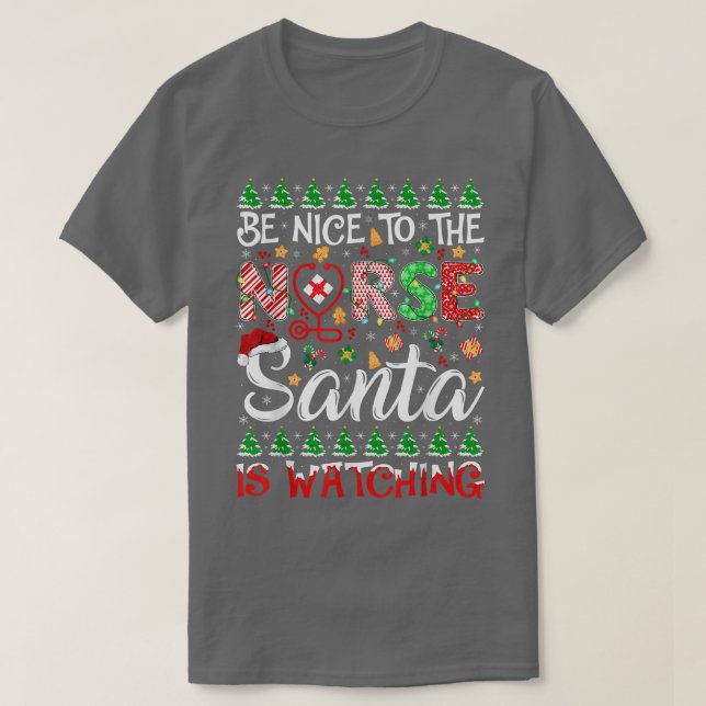 Camiseta Sé Agradable Con La Enfermera Santa Que Está Viend (Diseño del anverso)