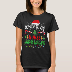 Camiseta Sé Agradable Con La Enfermera Santa Viendo El Chis