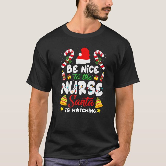 Camiseta Sé Agradable Con La Enfermera Santa Viendo Que Coi (Anverso)