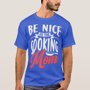 Camiseta Sé Agradable Con La Mamá Cocinando Cocina