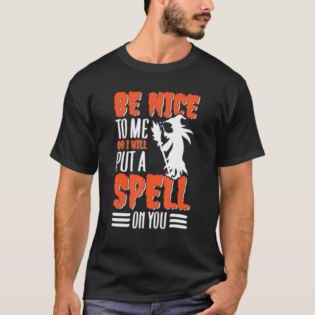 Camiseta Sé Agradable Conmigo O Te Puse Un Spell En Tu Bruj (Anverso)