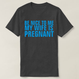 CAMISETA SÉ AGRADABLE PARA MÍ MI ESPOSA ESTÁ EMBARAZADA CAM