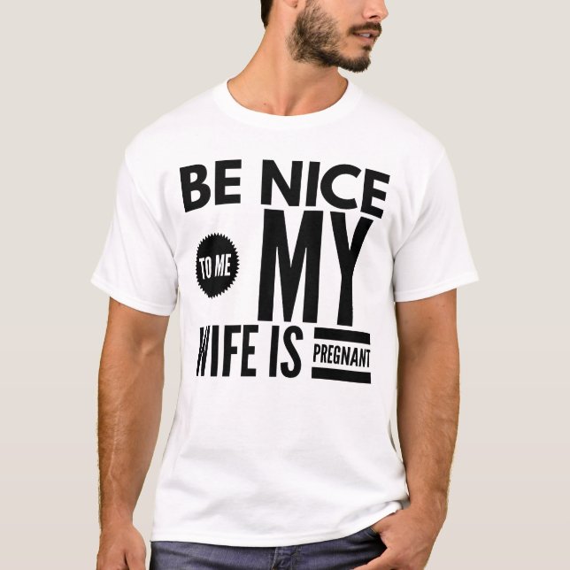 Camiseta SÉ AGRADABLE PARA MÍ MI ESPOSA ESTÁ EMBARAZADA Cam (Anverso)
