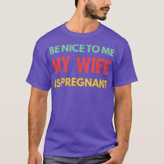 Camiseta Sé Agradable Para Mí Mi Esposa Está Embarazada Gra
