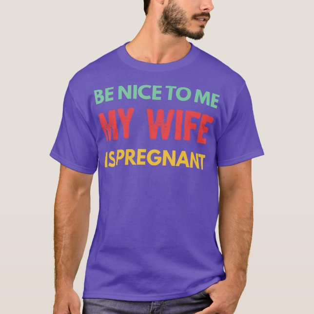 Camiseta Sé Agradable Para Mí Mi Esposa Está Embarazada Gra (Anverso)