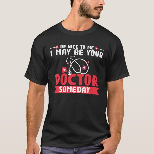 Camiseta Sé Agradable Para Mí, Puede Que Sea Su Médica Algú (Anverso)