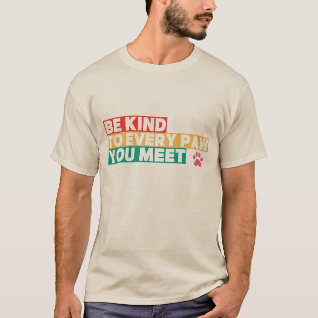 Camiseta Sé amable con cada pata que encuentres (Anverso)