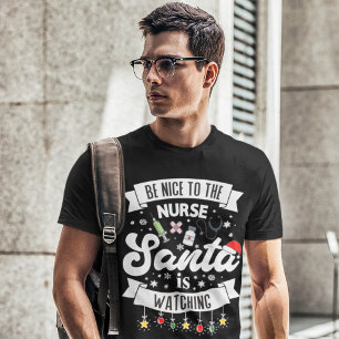 Camiseta Sé amable con la enfermera que Santa está viendo N