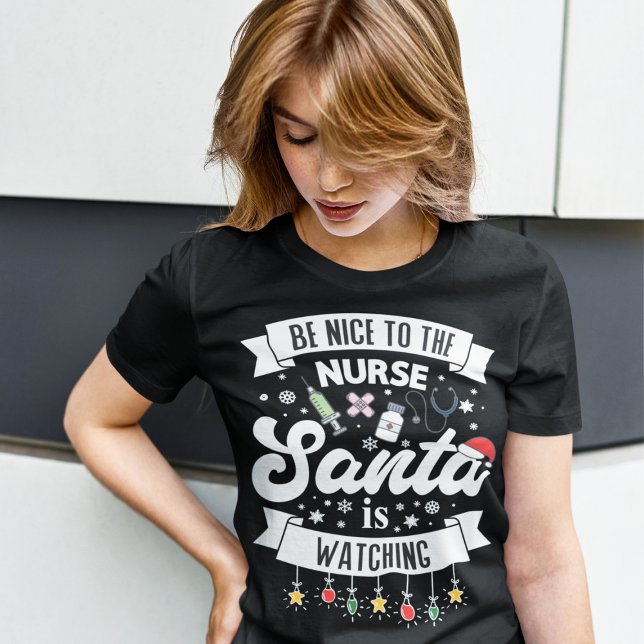 Camiseta Sé amable con la enfermera que Santa está viendo N (Subido por el creador)