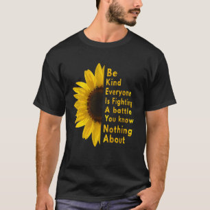 Camiseta Sé Amable Con Todo Lo Que Te Encuentras Es Luchar