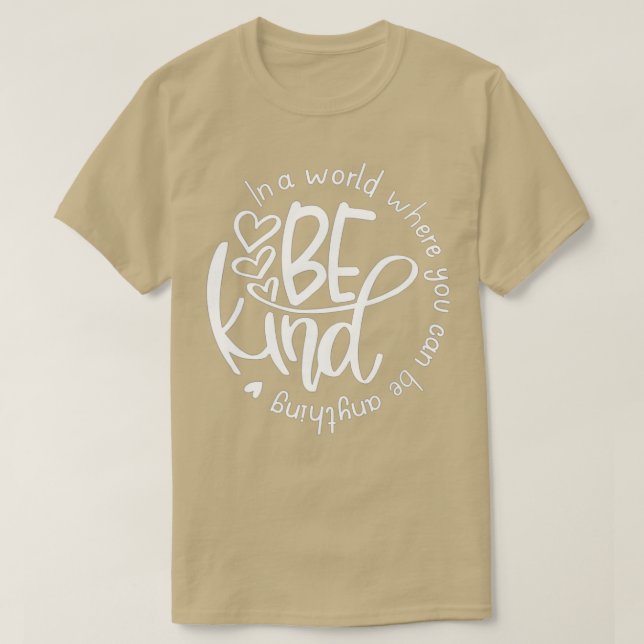 Camiseta Sé Amable En Un Mundo Donde Puedes Ser Cualquier U (Diseño del anverso)