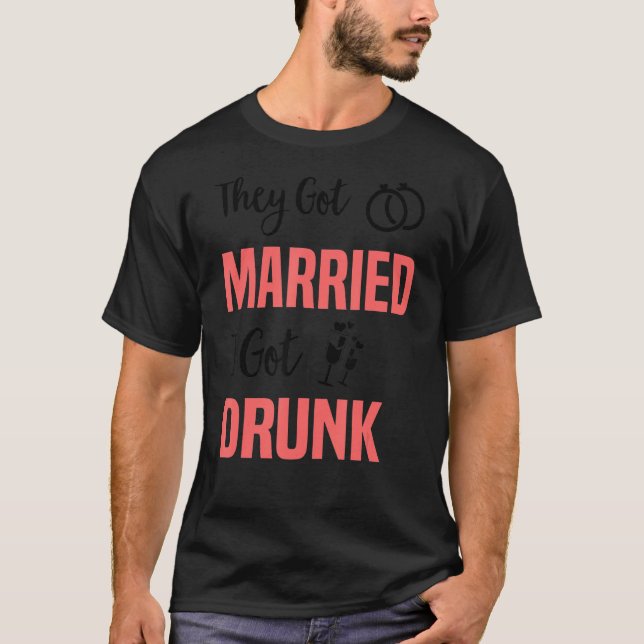 Camiseta Se Casaron, Tengo Matrimonios Borrachos Y Una Novi (Anverso)
