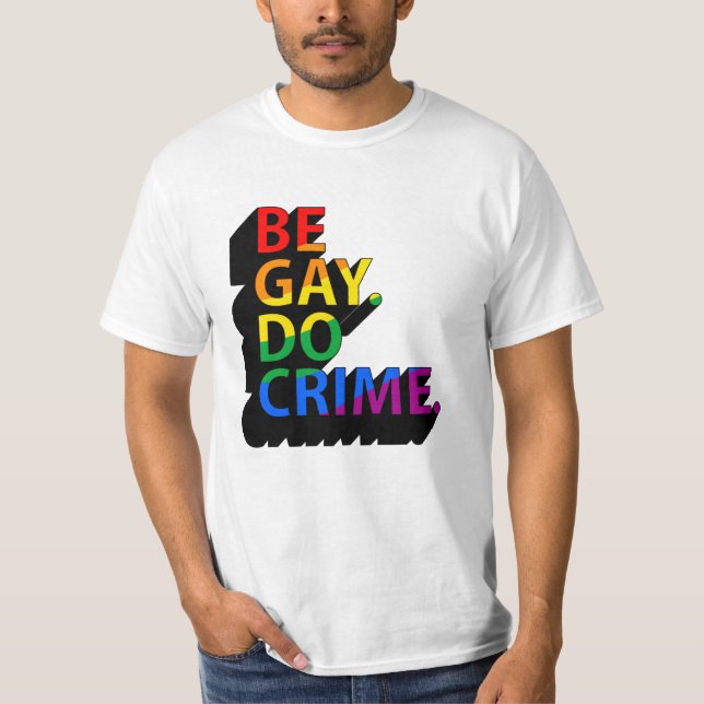 CAMISETA SÉ GAY, COMETE DELITOS (Anverso)