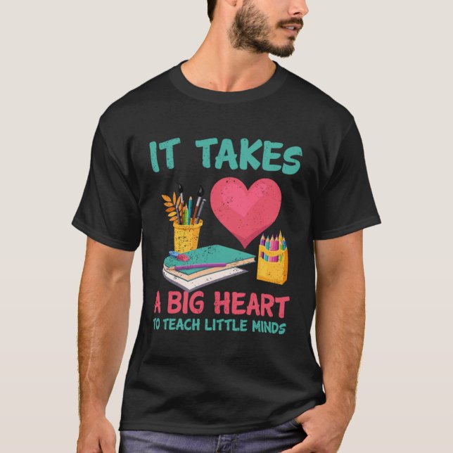 Camiseta Se Necesita Un Gran Corazón Para Enseñar A Los Peq (Anverso)