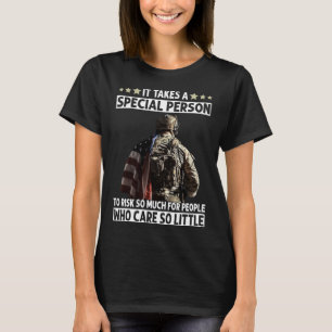 Camiseta Se Necesita Una Persona Especial Para Asumir El Ri