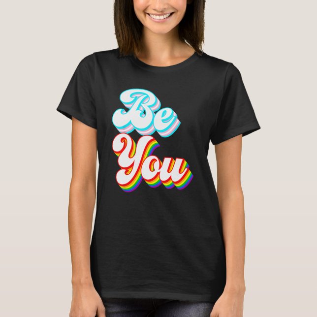 Camiseta Sé tú mismo  Orgullo LGBTQ arcoíris y bandera tran (Anverso)