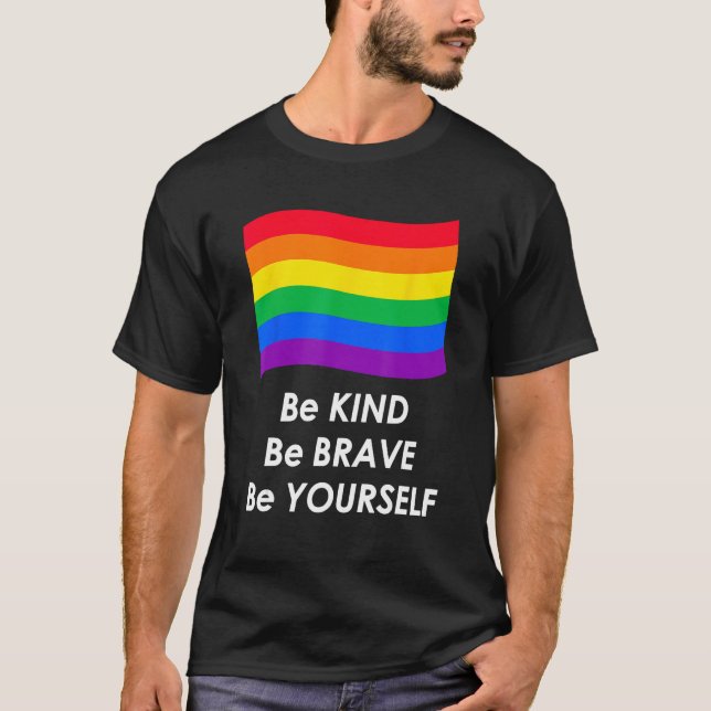 Camiseta Sé valiente sé tú misma bandera arcoiris LGBT (Anverso)