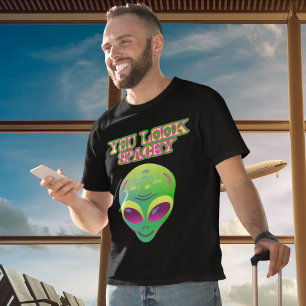 Camiseta Se ve gráfico de Alien con colores espaciosos