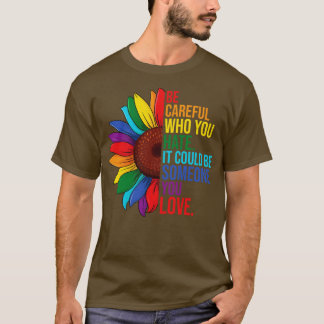 Camiseta Sea consciente de a quién odias el orgullo gay Sun