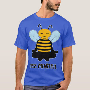 Camiseta Sea consciente de la meditación del diseño de la a
