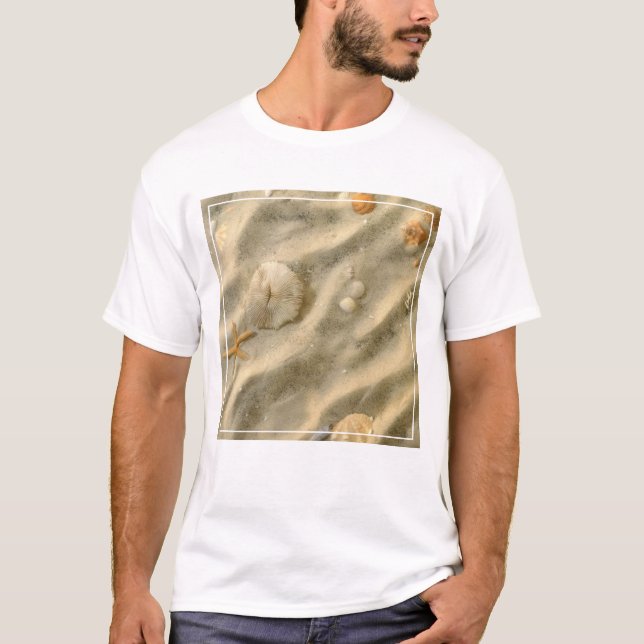 Camiseta Seashells en arena (Anverso)