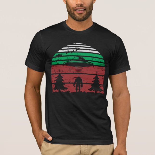Camiseta Secuestro de Alien a Pie de OVNI (Anverso)