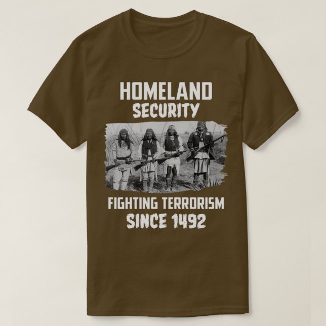 Camiseta Seguridad doméstica nativa luchando contra el terr (Diseño del anverso)