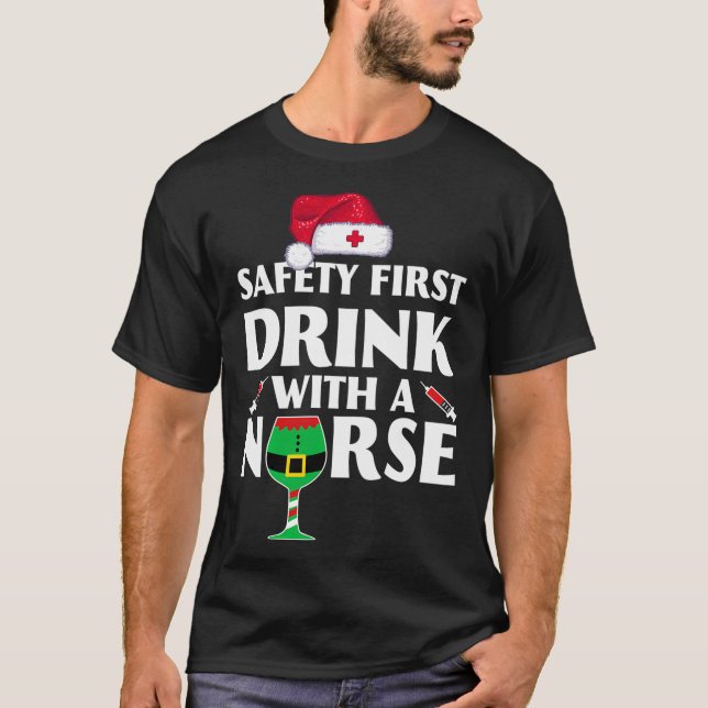 Camiseta Seguridad Primer Bebida Con Un Navidad De Enfermer (Anverso)