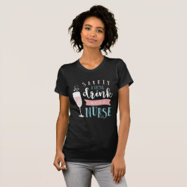 Camiseta seguridad primero, bebida con una enfermera