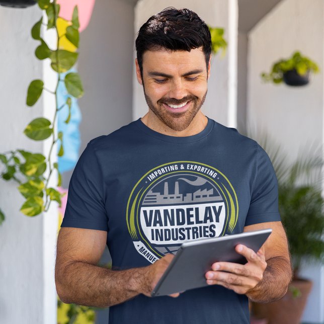 Camiseta Seinfeld | Logotipo de las industrias de vanretard (Person wearing t-shirt)