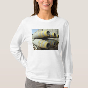 Camiseta Seis bombas GBU-12 en un rack