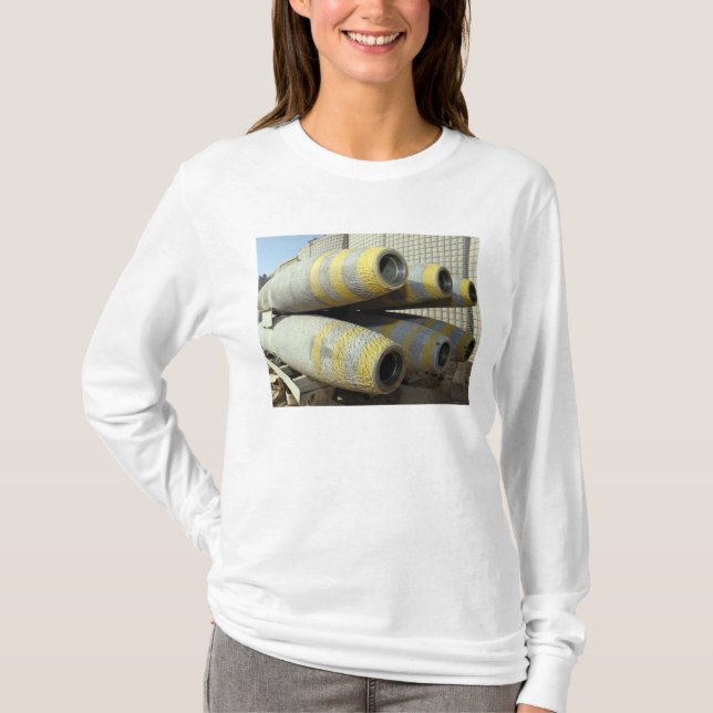 Camiseta Seis bombas GBU-12 en un rack (Anverso)