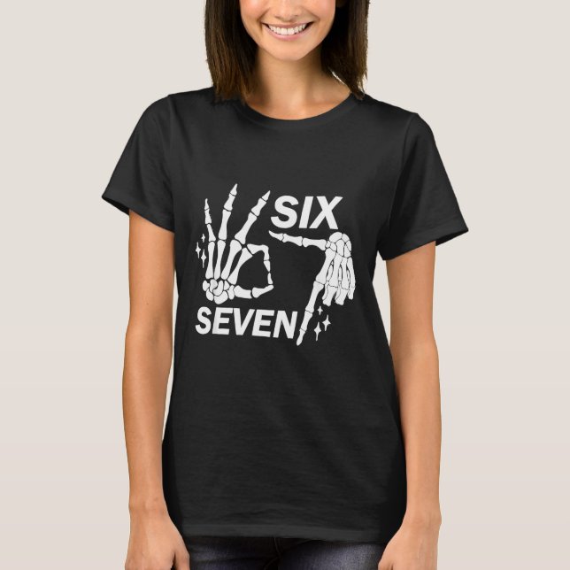 Camiseta Seis Siete 6 7 Meme Divertido Esqueleto Manos Seña (Anverso)