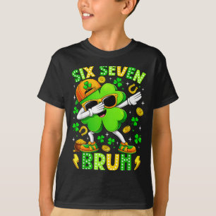 Camiseta Seis Siete Bruh Meme 67 Haciendo Dabbing Trébol Dí