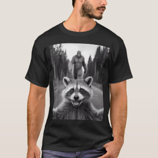 Camiseta Selfie de mapache asustado con Sasquatch Bigfoot