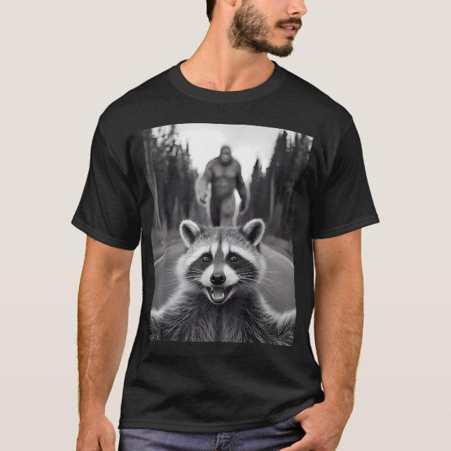 Camiseta Selfie de mapache asustado con Sasquatch Bigfoot (Anverso)